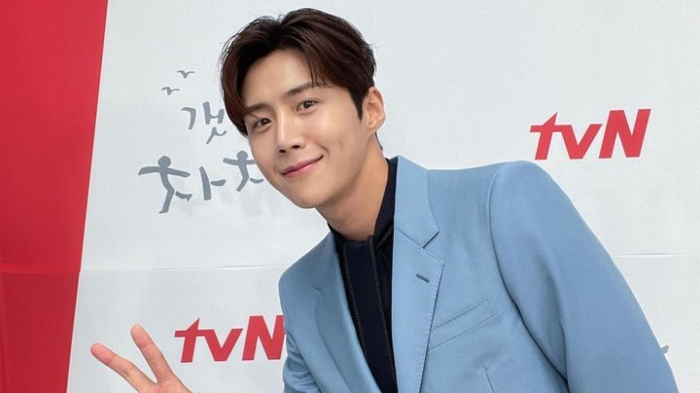 Fan meeting Kim Seon Ho ditambah jadi dua hari pada 2-3 Juni 2023 mendatang, simak harga tiketnya yang akan mulai dibuka penjualan pada 3 April mendatang.