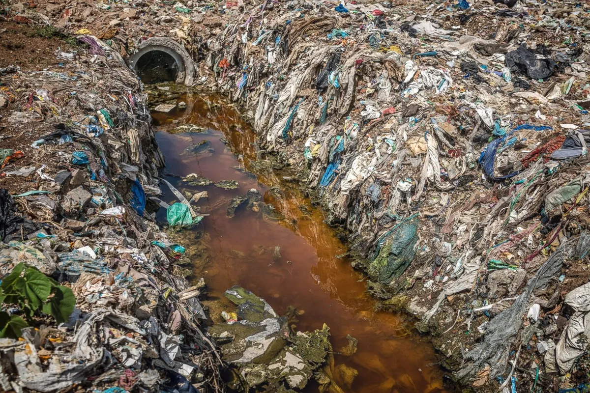 9-F27250-C-3125-476-B-883-A-686-F88-E4-F142