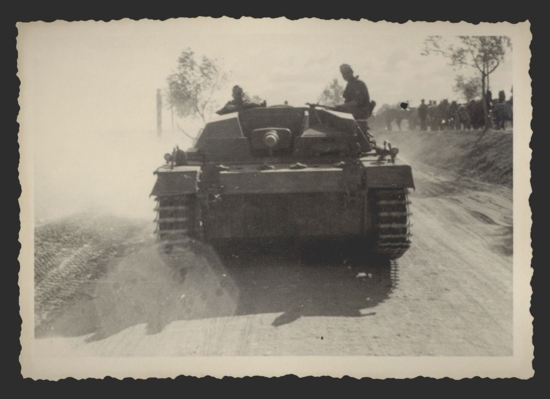 , Sturmgeschütz auf dem Marsch an d. Dnjepr Dnep