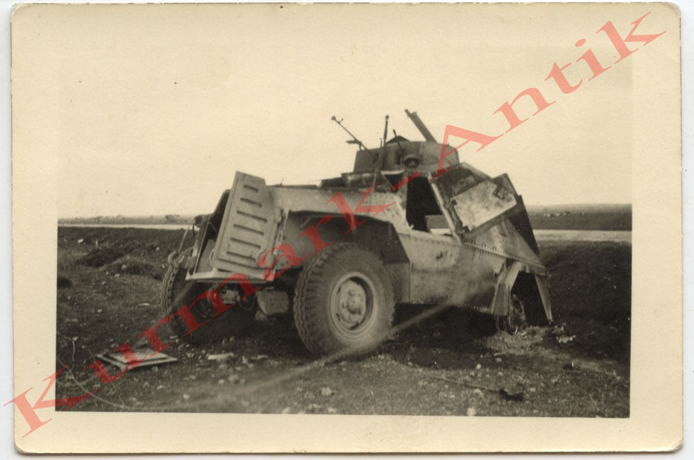 Foto Wehrmacht Frankreich Beute Panzer Spähwagen