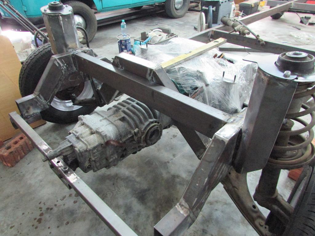 VW Truck Engine & Gearbox mounted (3)