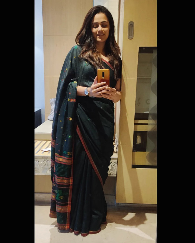 17-Girija-Oak-Godbole-Beautiful-Photos-in-Saree-My-Vantage-Point