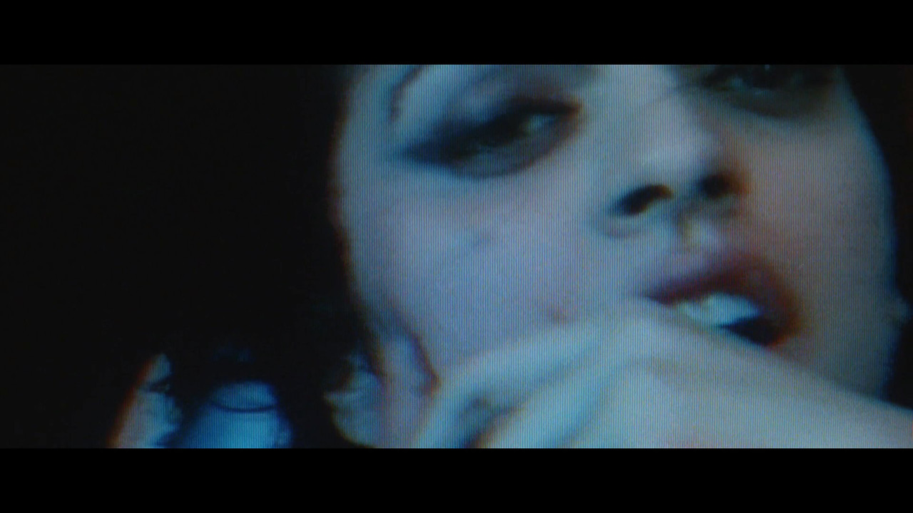 Miss.Lovely.2012.1080p.NF.mkv_snapshot_09.44_[2021.07.14_11.04.21]