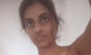 Tamil Lankan girl touching her clitoris while nude MMS