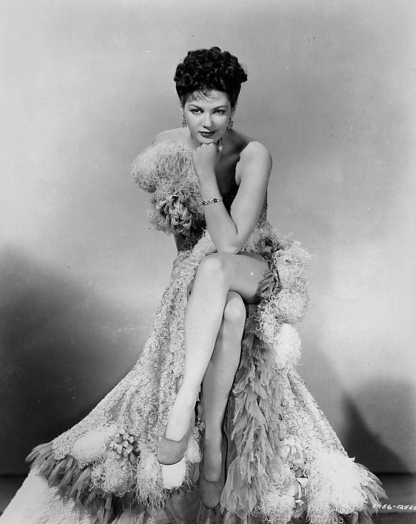Yvonne_De_Carlo_b05