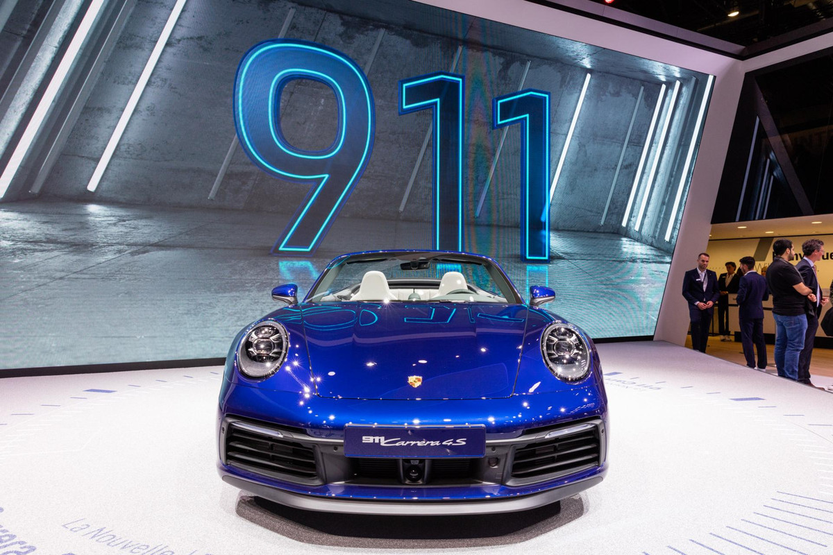 2020 Porsche 911 Carrera 4S Cabriolet (1)