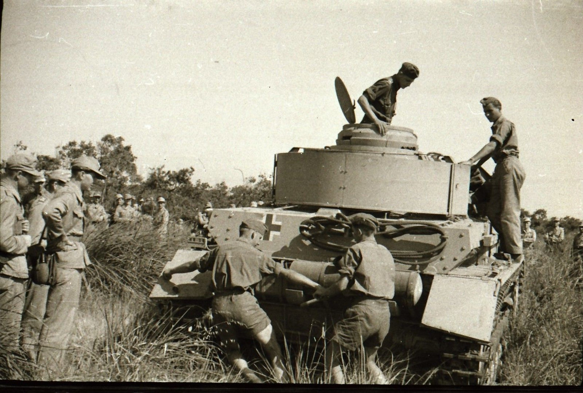 Or-TOP-Negativ-Panzerdivision-HG-in-Sizillien-It