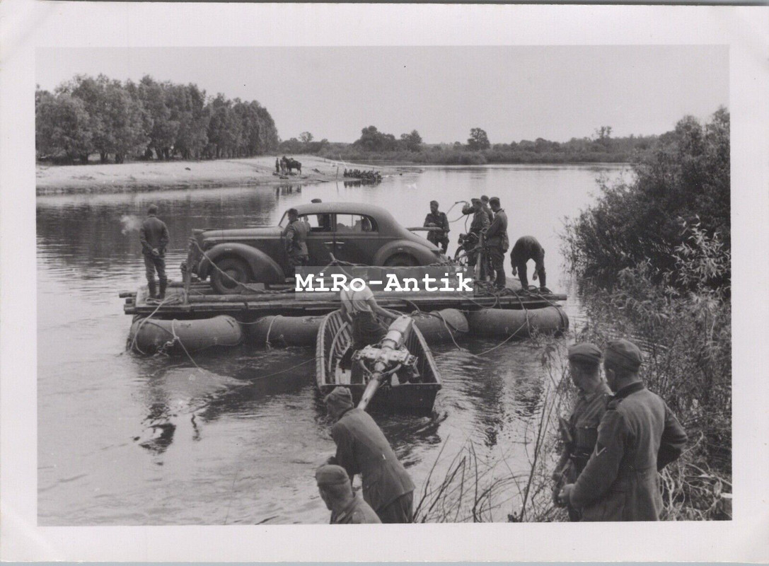 2 x Foto, 167-Inf.Div. General Stab, Pkw auf Floßsackfähre, Bug, Polen