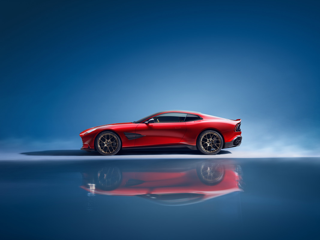 Aston_Martin_Vanquish_12