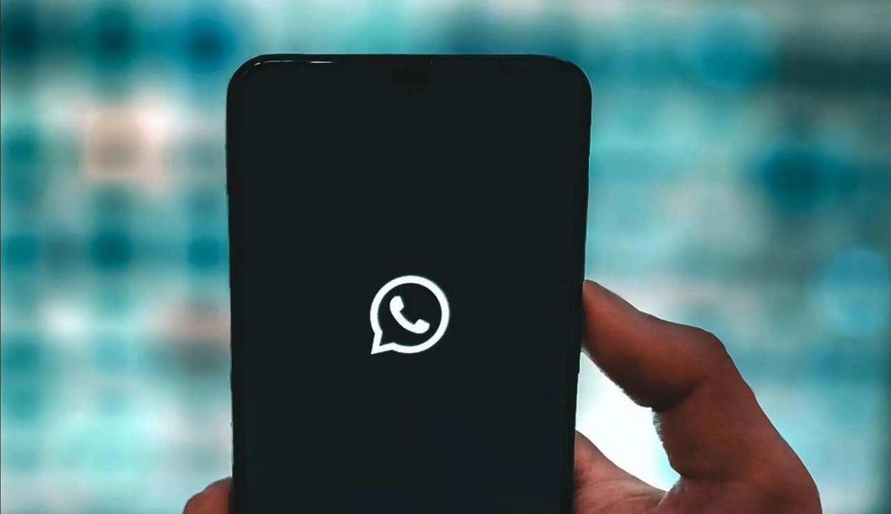 WhatsApp adopta el estilo Material You y regresa las pestañas deslizantes