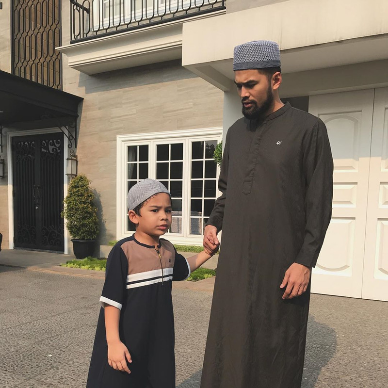 Teuku Wisnu dan Adam, putra pertama