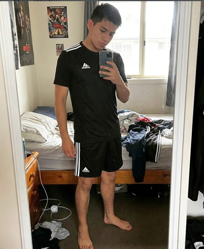 Cliente con conjunto blanco