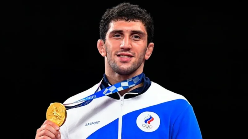 Олимпийски шампион по борба иска да се бие в UFC
