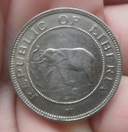 Una moneda de aquella caja de metal de los años 20 20190106-171248