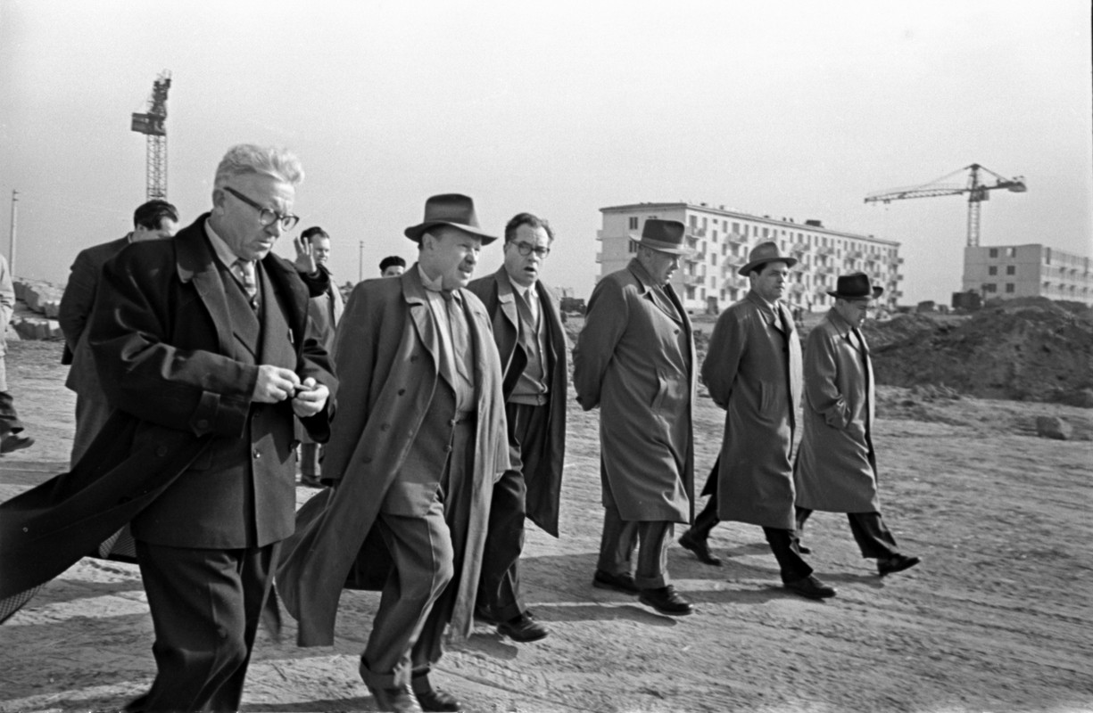 LIETUVOS SSR VADOVAI GYVENAMŲJŲ NAMŲ STATYBOJE VILNIAUS PARTIZAN