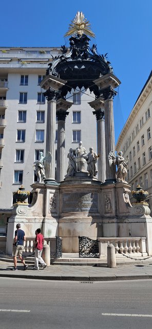 Viena: La ciudad de la música, de las artes y de los sueños - Blogs de Austria - Dia 1: Museo Sisí, biblioteca nacional, Opera y Free tour (28)