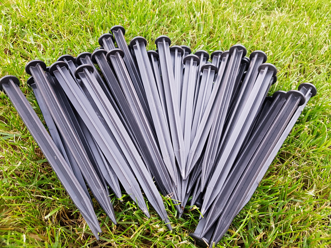 Flexible Garden Edging 10 m + 50 STRONG Pegs Plastic Lawn Border Grass