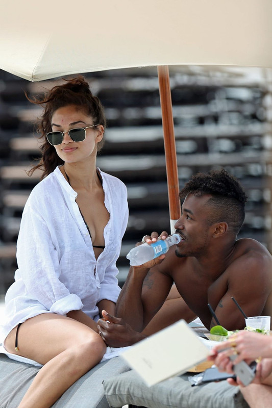 Shanina-Shaik-UpskirtSTARS.com (13)