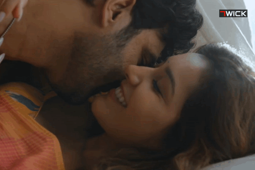 [Image: raashi_khanna_kiss.gif]