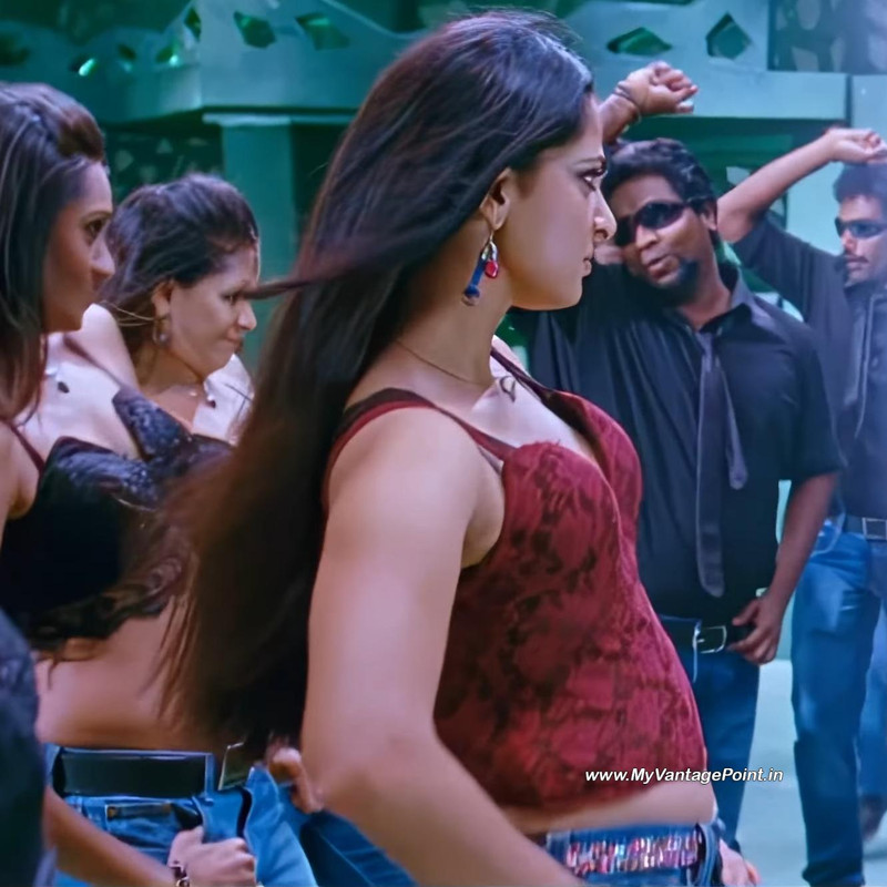 61-Anushka-Shetty-Hot-in-Singam-2-in-Kannukkulle-Song