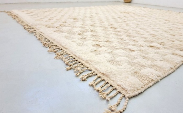 Which Popular Sizes and Designs are Offered in Beige Checkered Rugs