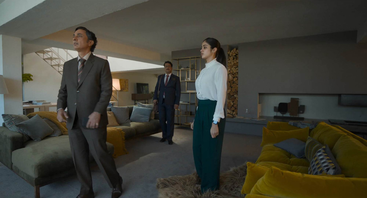 Ulajh 2024 WebRip [Hindi] 480p, 720p, 1080p ESub Screenshot