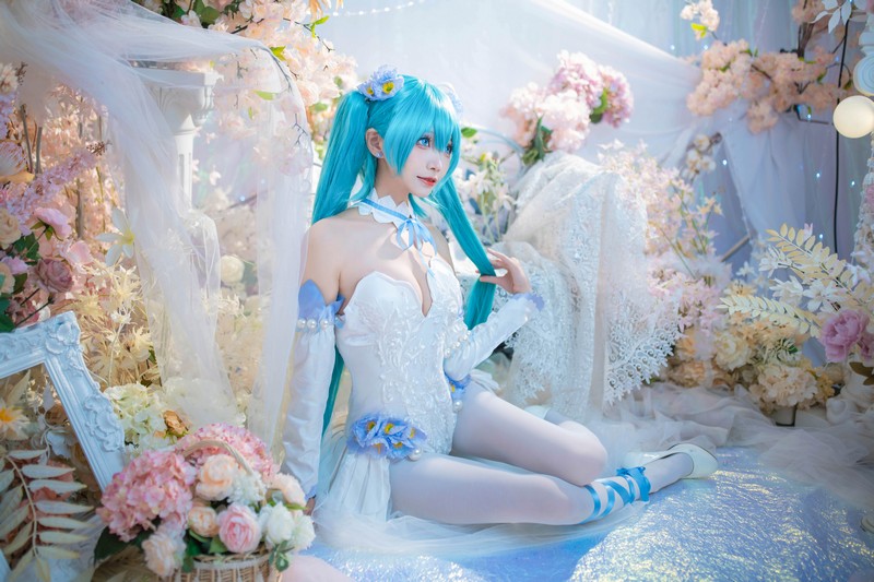 艾西Aiwest 初音未来粉蝶花Cosplay写真图集 Miku高清美图 44P (159.9M)插图
