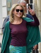 sharon-stone-sans-soutien-gorge.jpg