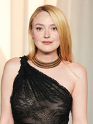 Dakota-Fanning6th-Academy-Museum-Gala411