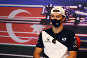 [Imagen: pierre-gasly-alphatauri-at-pre-1-2.jpg]