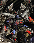Queen-Studios-ROTF-Jetwing-Optimus-Prime-Diorama-04
