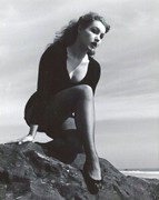 Julie-Newmar-mb56