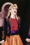 Olivia-Newton-Johnon-mc10