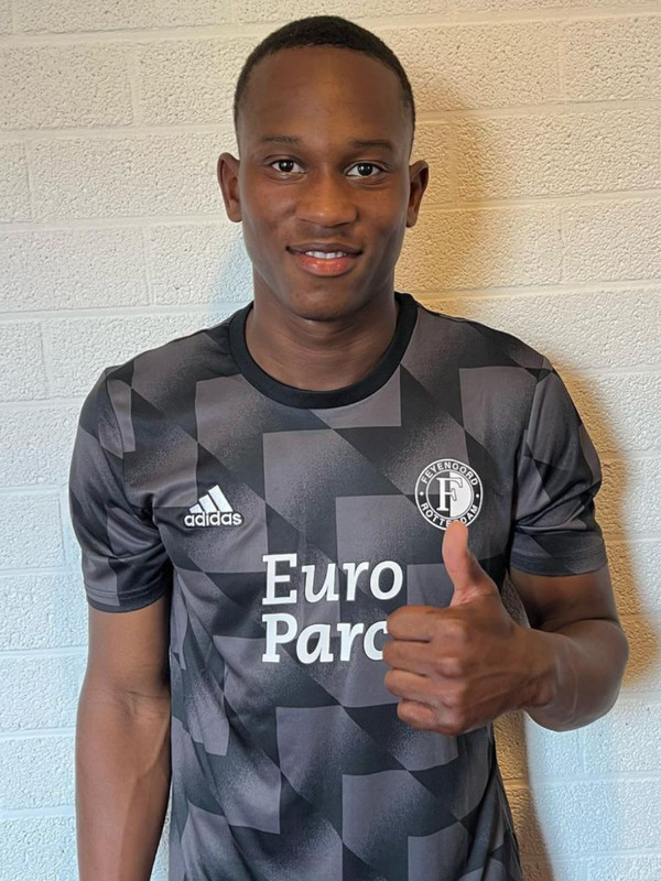 D5282758-2AFF-4CA1-B870-9863A2FAA257