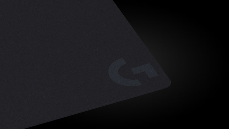 Mouse Pad Gaming Logitech G440 Hard Black en un escritorio.