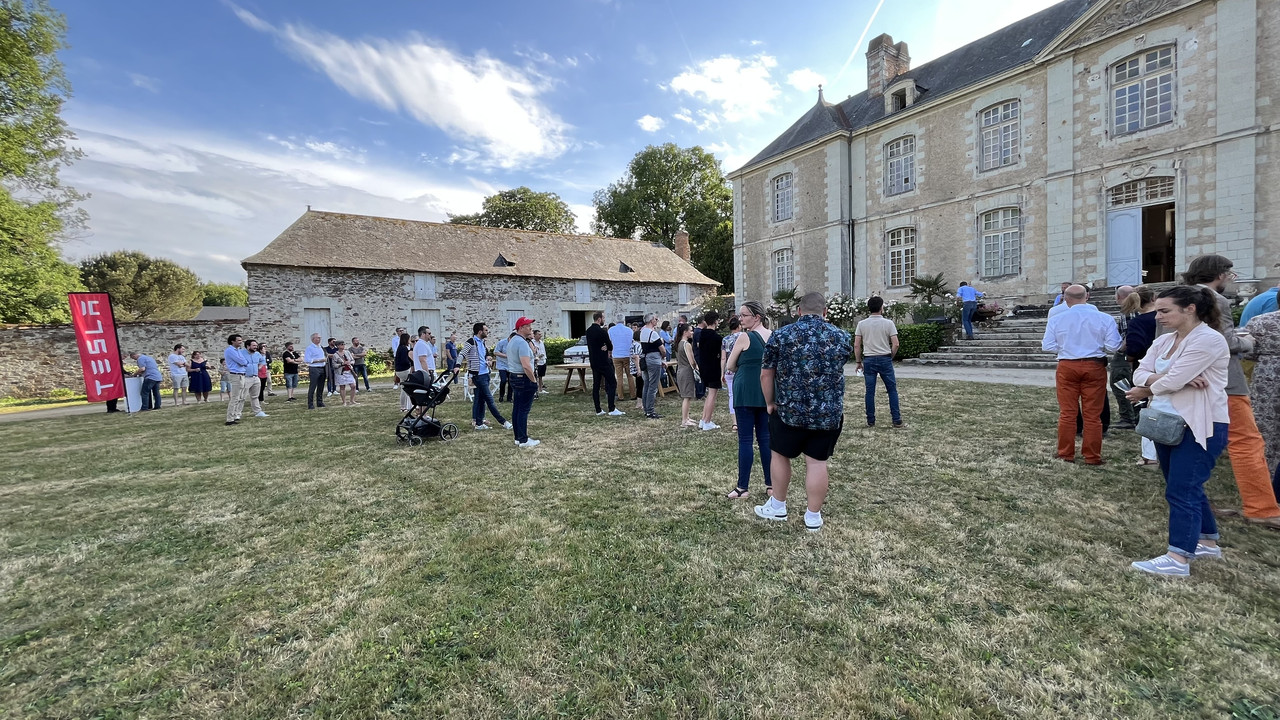 6A90F21B-294D-4093-A015-3BEABE480079