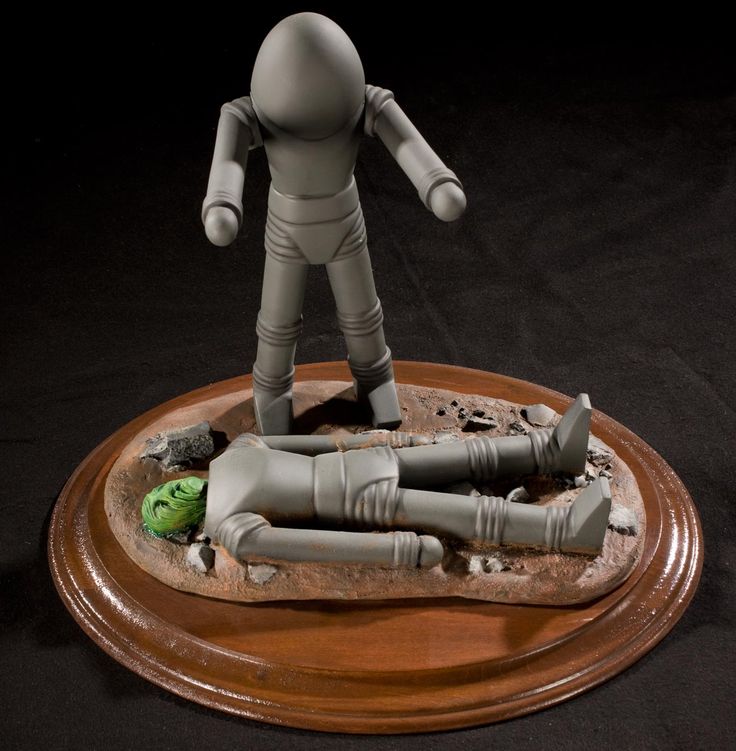 MONSTERS IN MOTION SAUCERMAN (1)