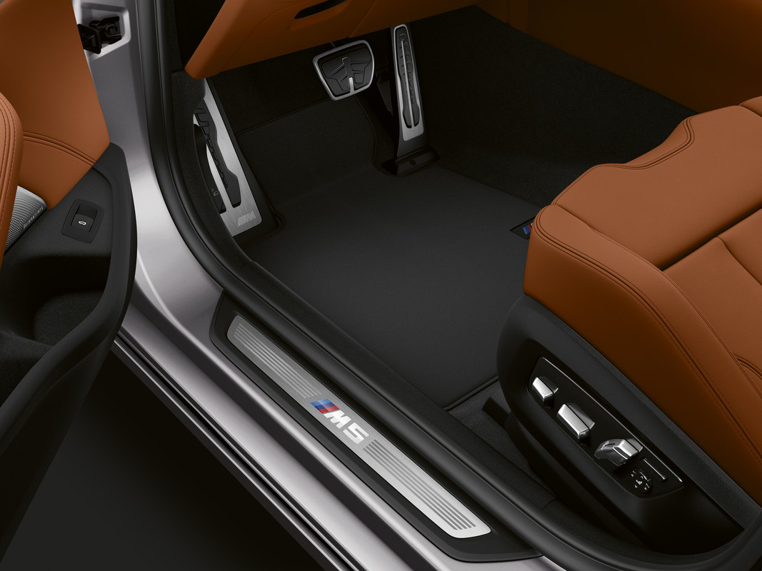 P90300386_highRes_the-new-bmw-m5-compe