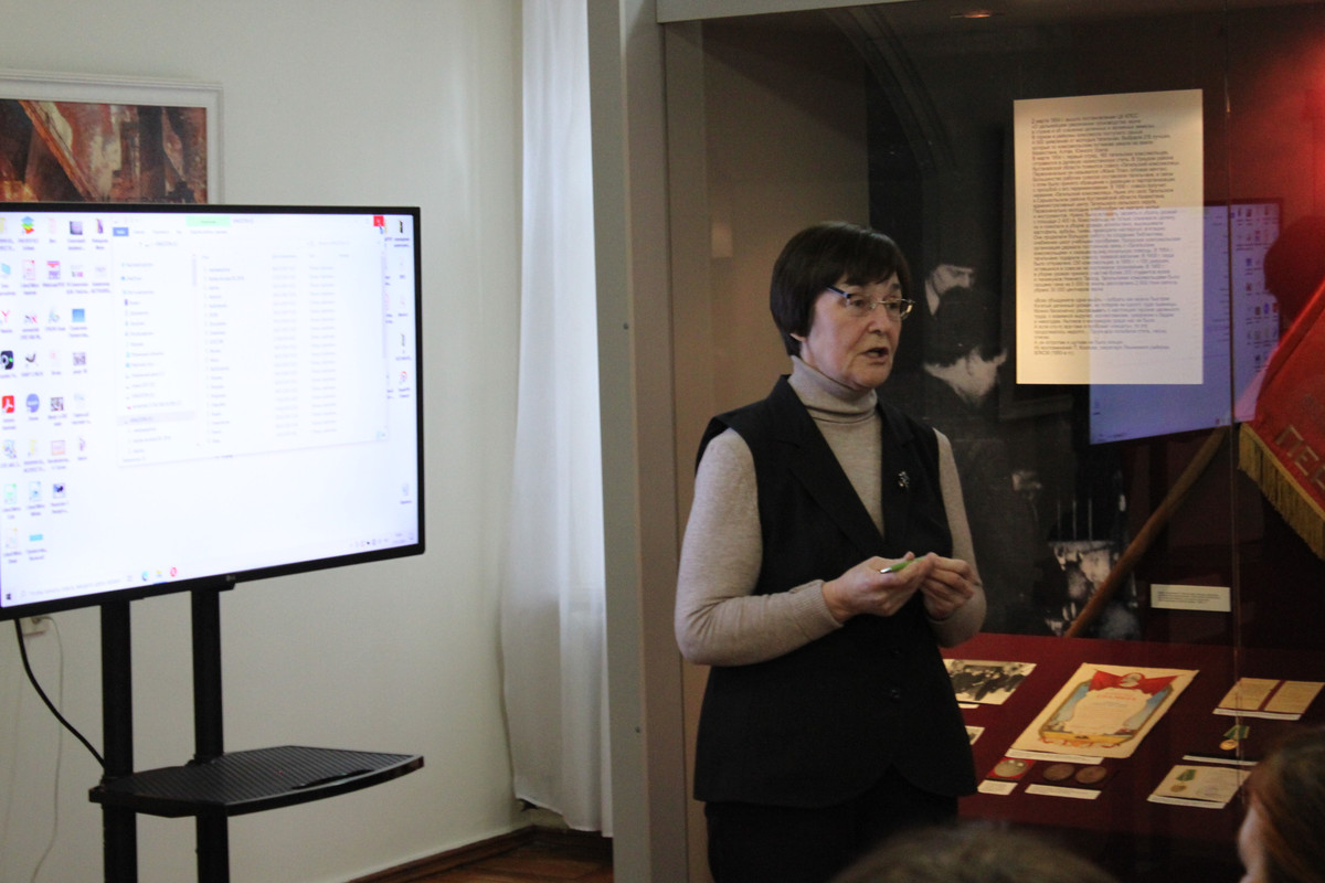 Выступает родовед И.В. Никешина