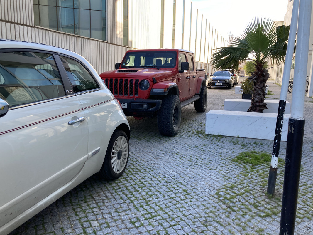 4D555573-1034-4A27-9961-FDEBFAA47AB5