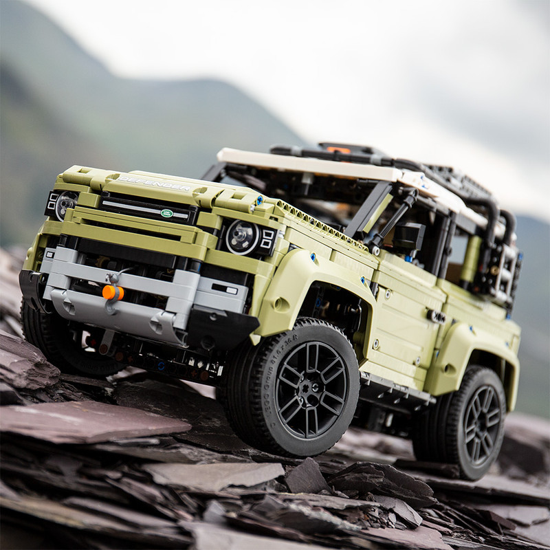 2020 Land Rover Defender LEGO Technic (10)