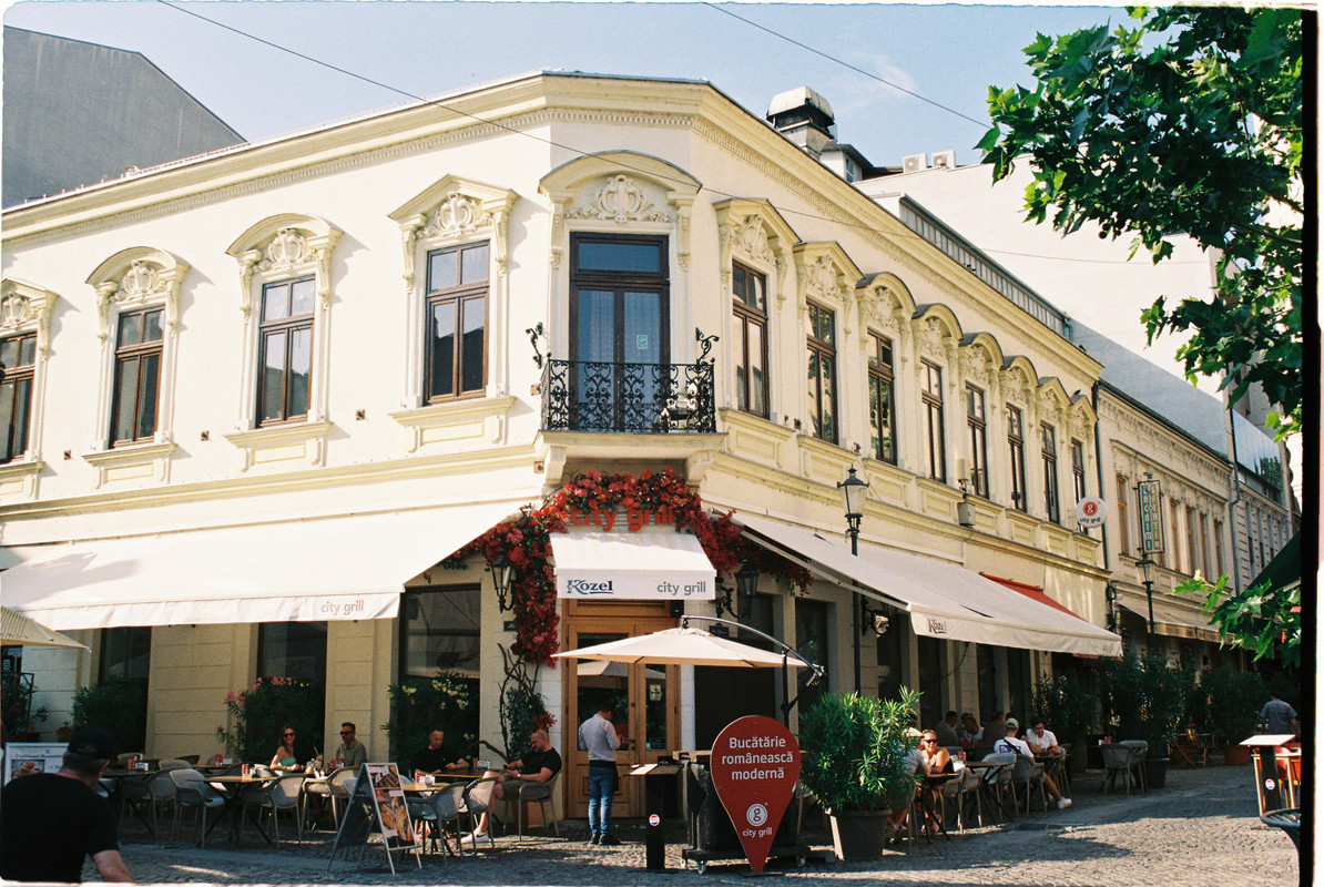 R1-09392-0006.jpg