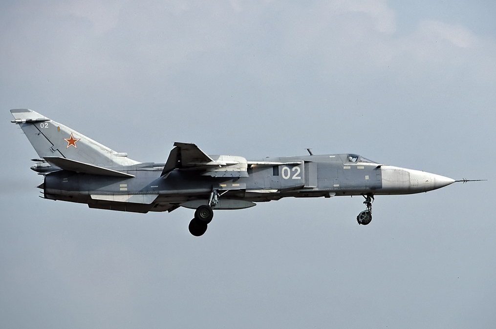 11 ORAP Su-24MR 02 White_0515322 (4)