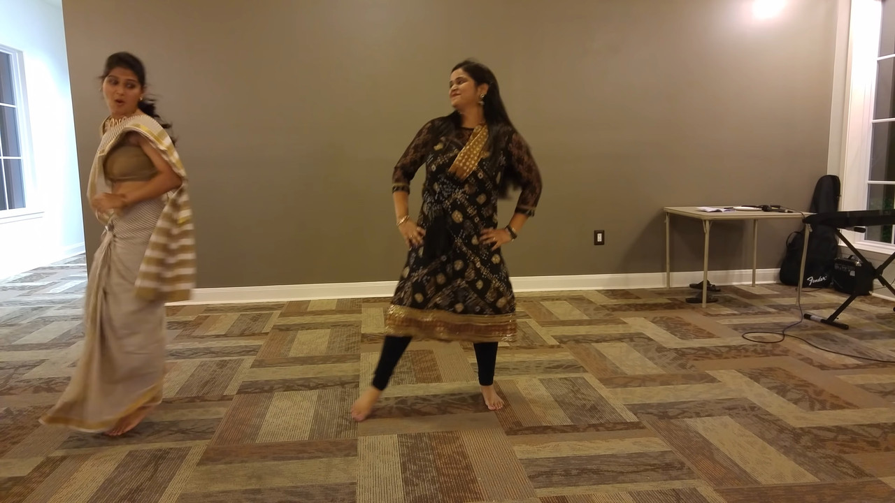 [Image: Sexy-Bhabi-Hot-Deep-Navel-in-Saree-webm-...42-836.jpg]