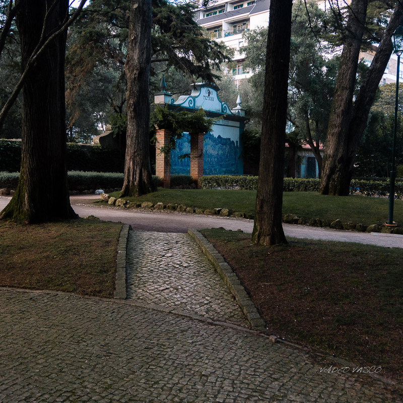 HIve-Bird-Park-Castle-05.jpg