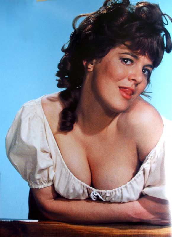 http://www.latelanera.com/images_bank/news/2014/gennaio/amanti-dracula-barbara-ewing.jpg