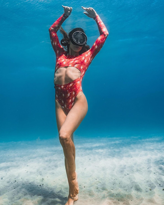 SUR-DIVE368En las aguas cristalinas de Menorca🤤🦋 @woj.dop y 👙 @aguita_swimwear