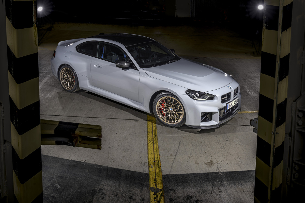 P90600864_highRes_the-new-bmw-m2-cs