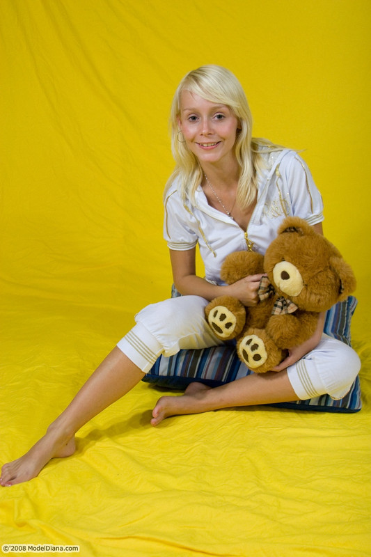 https://i.postimg.cc/v8NFrJjt/2144485-Model-Diana-com-Diana-set-9-004.jpg