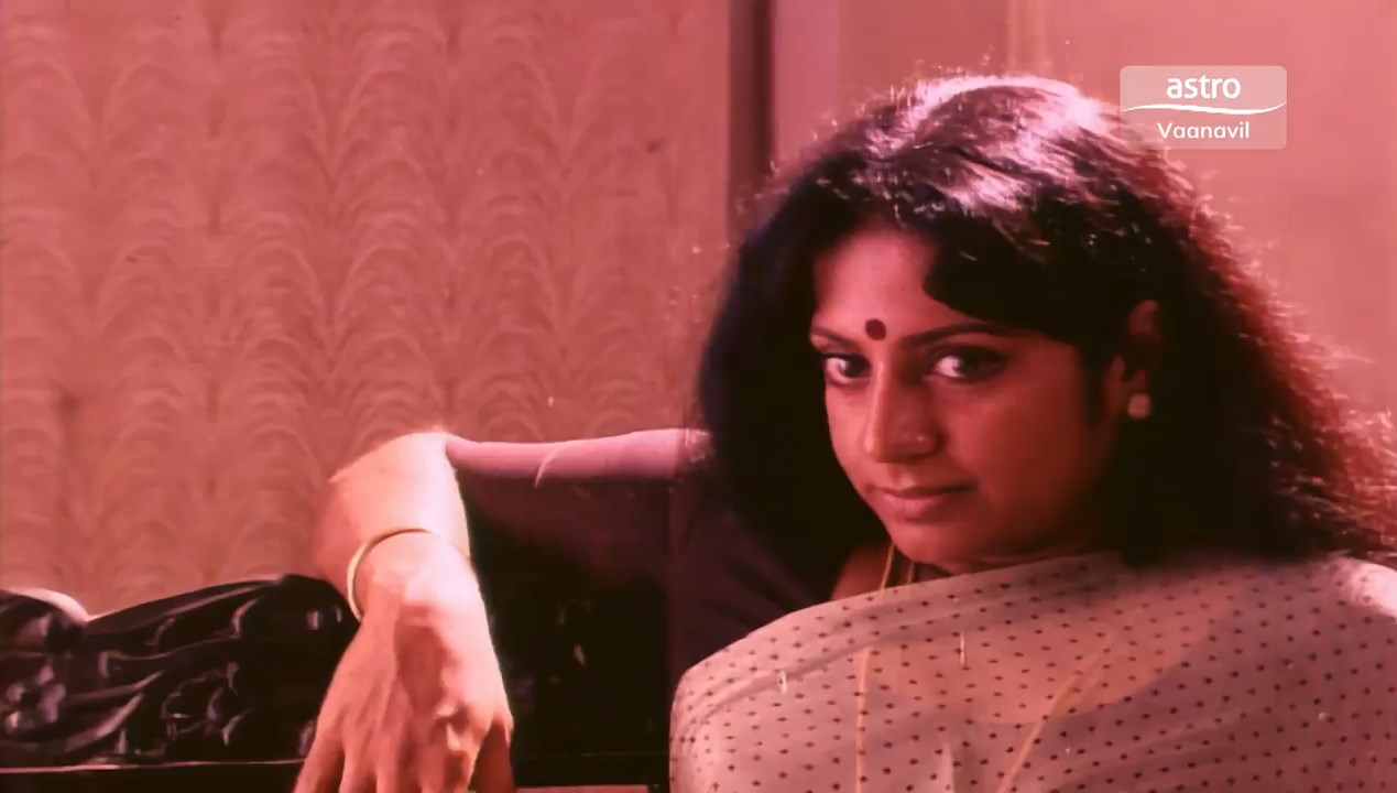 Apoorva Sagodharargal 1989 WebRip [Tamil] 480p 720p ESub Screenshot
